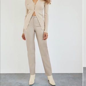 NWT aritzia melina leather pants size 6 regular